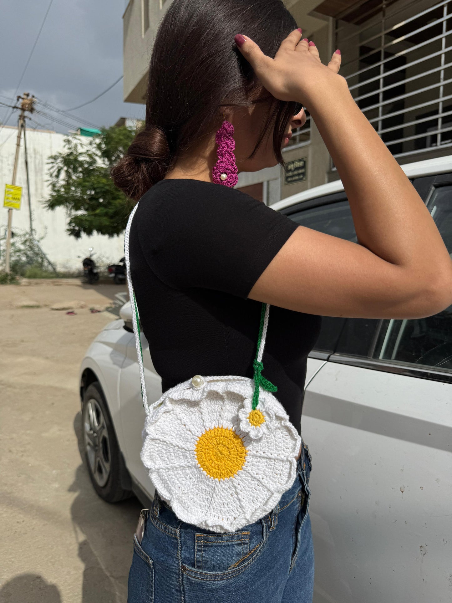 Daisy Flower Small Sling Bag – White