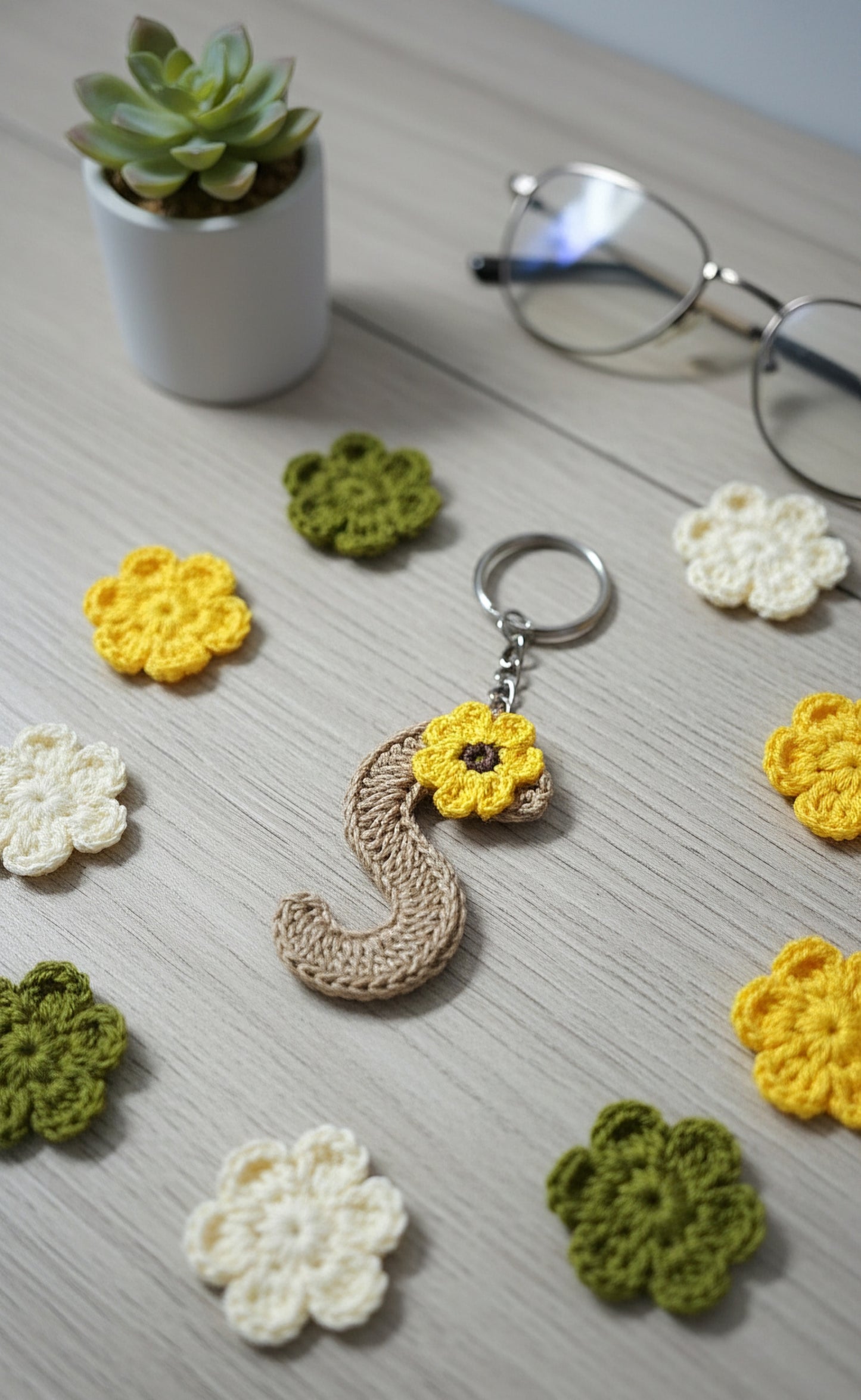 Crochet Alphabet Charm Keychain – Personalized Flair for Your Accessories 🔠💛