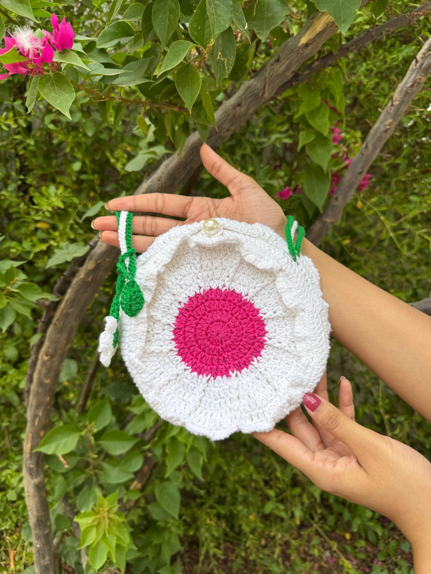 Daisy Flower Small Sling Bag – White
